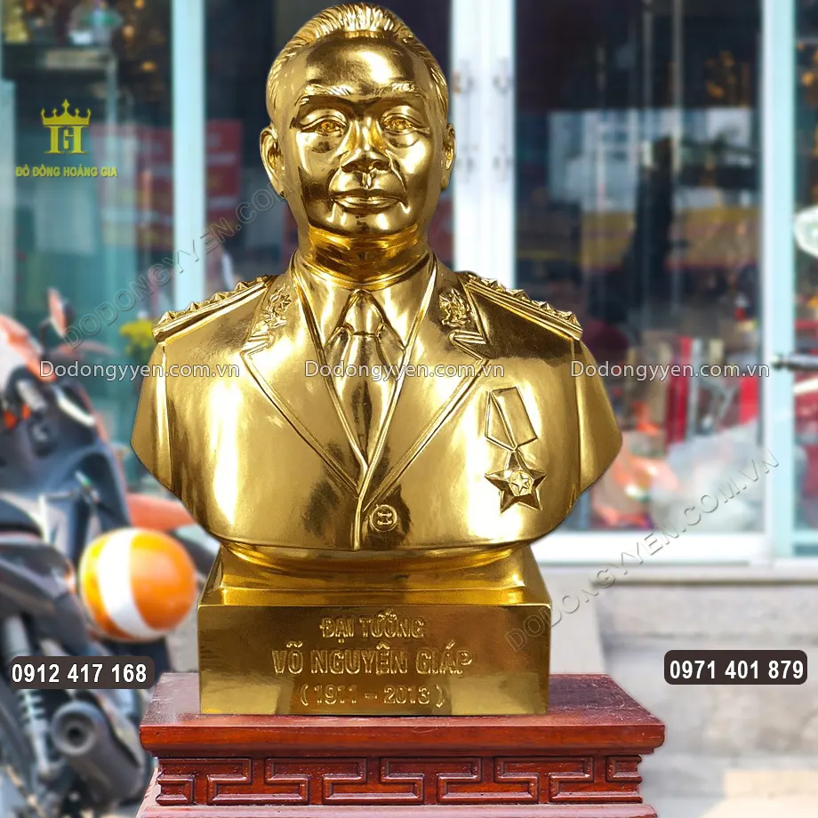 Bức tượng c&oacute; k&iacute;ch thước lớn, th&iacute;ch hợp với những kh&ocirc;ng gian rộng
